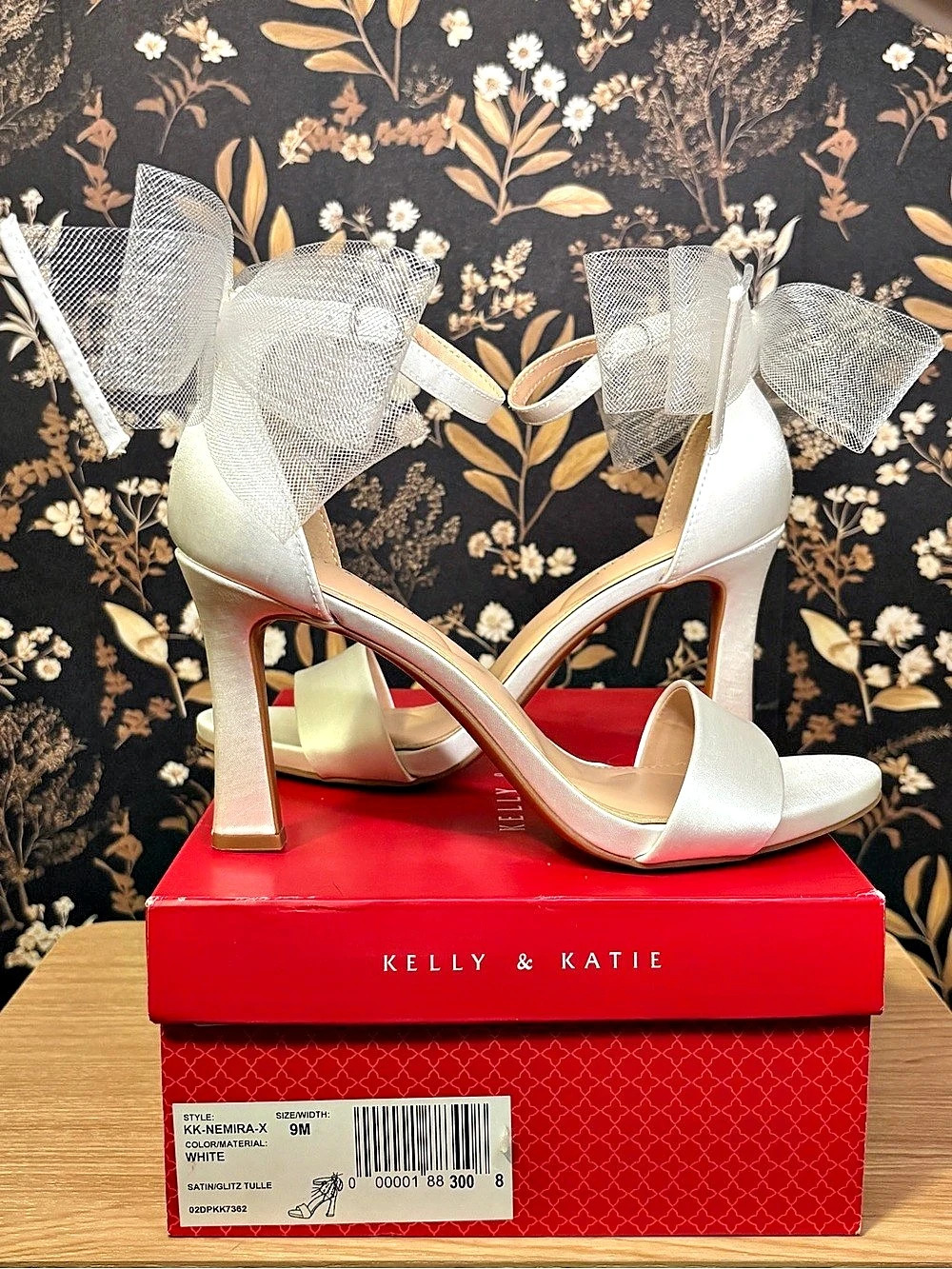 Kelly & Katie Nemira-X Bow Heels White Size 9